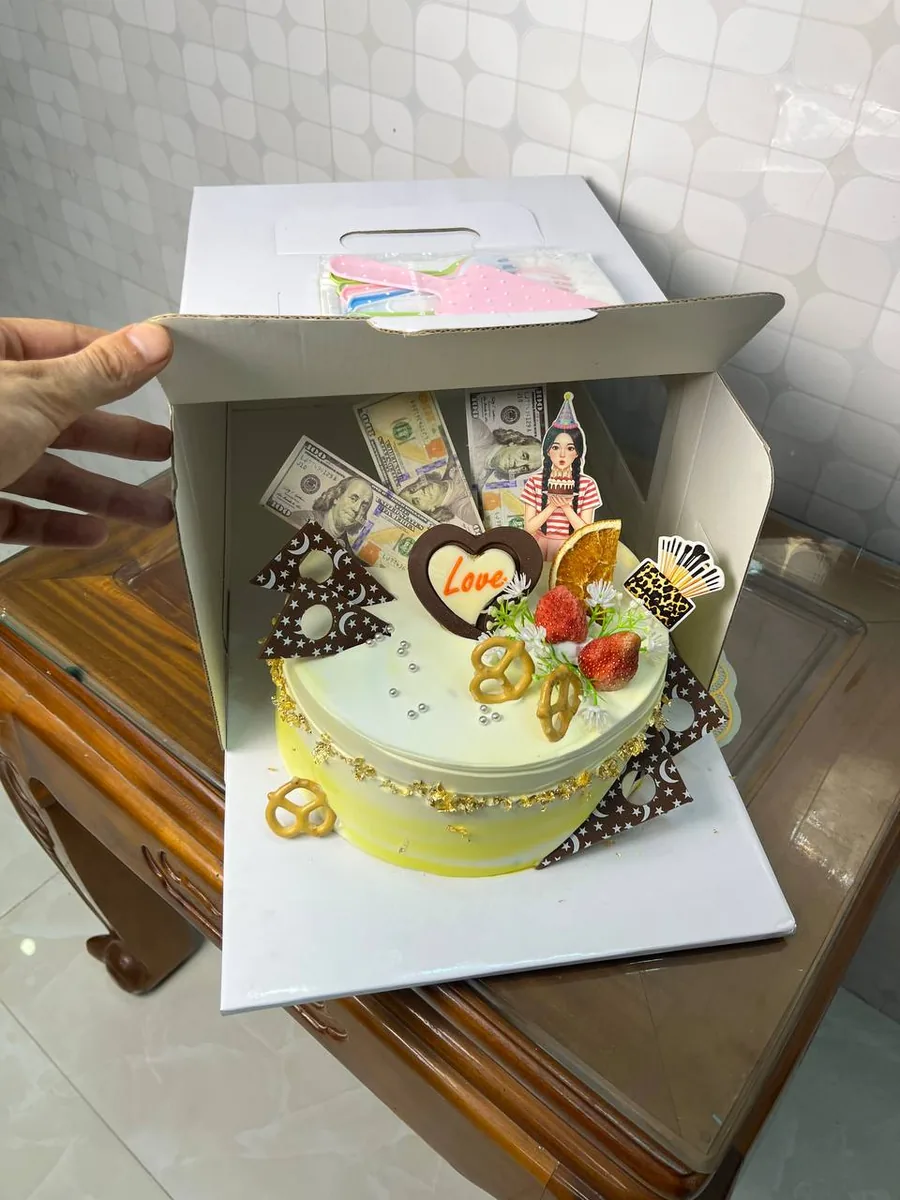 'Love' cream cake with dollar toppers and strawberries Nha Trang delivery 4