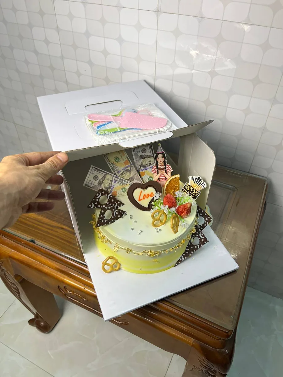 'Love' cream cake with dollar toppers and strawberries Nha Trang delivery 5