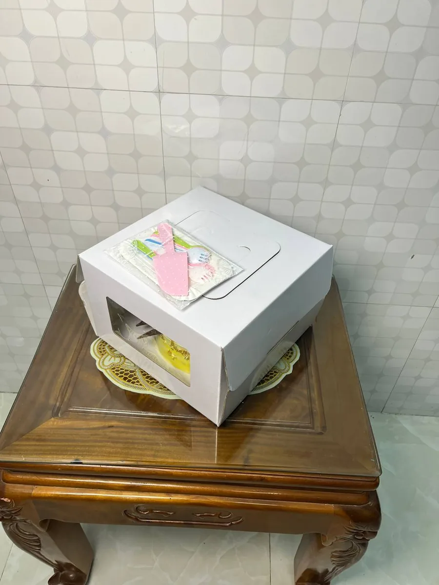 'Love' cream cake with dollar toppers and strawberries Nha Trang delivery 8