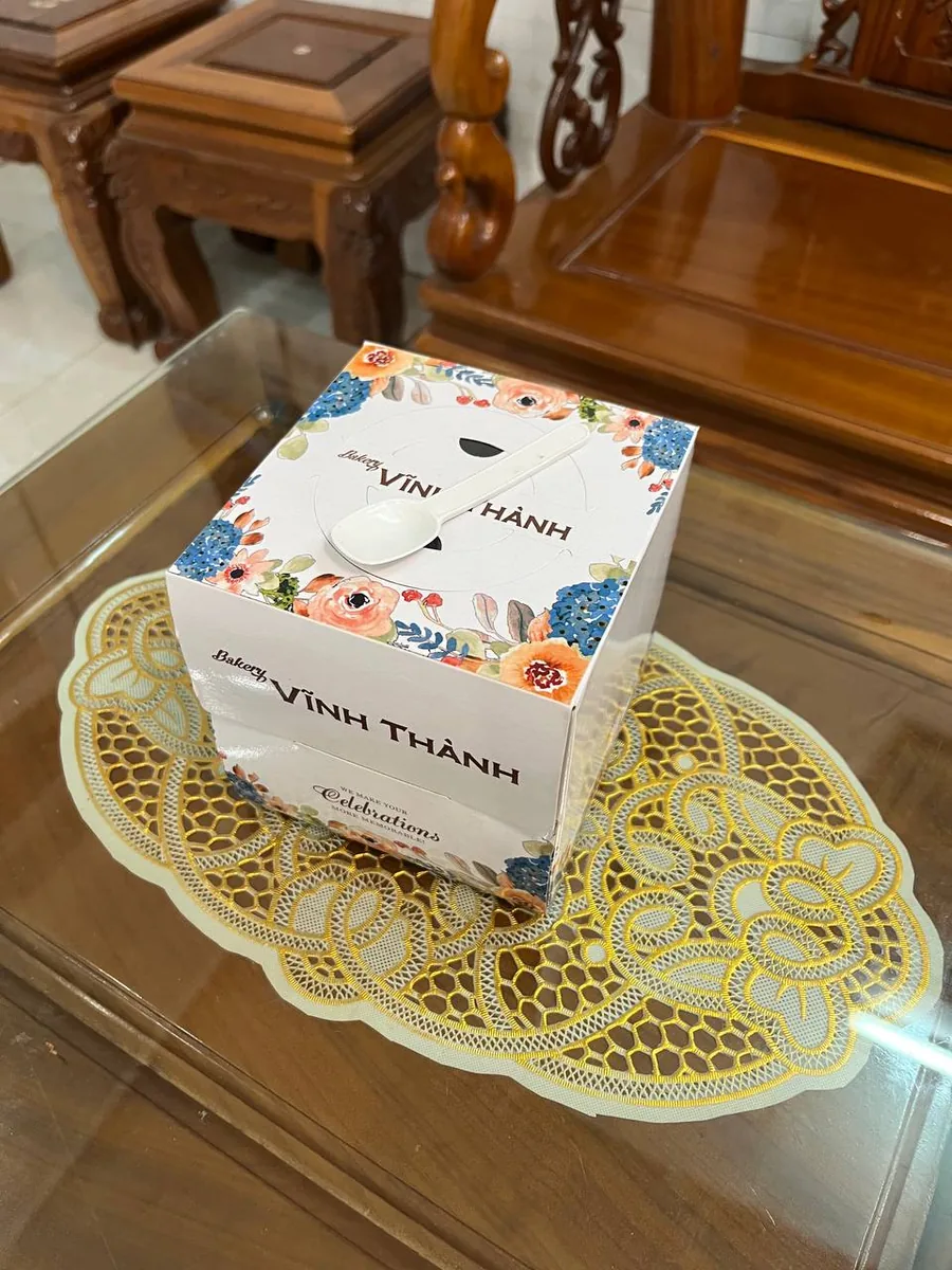 Mini cake with cream roses delivery Nha Trang