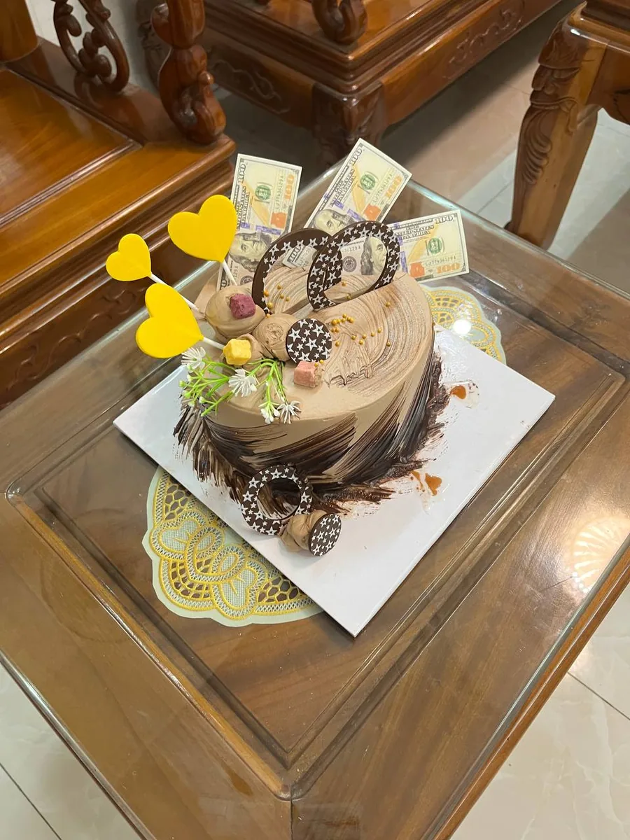 Chocolate money cake delivery Nha Trang