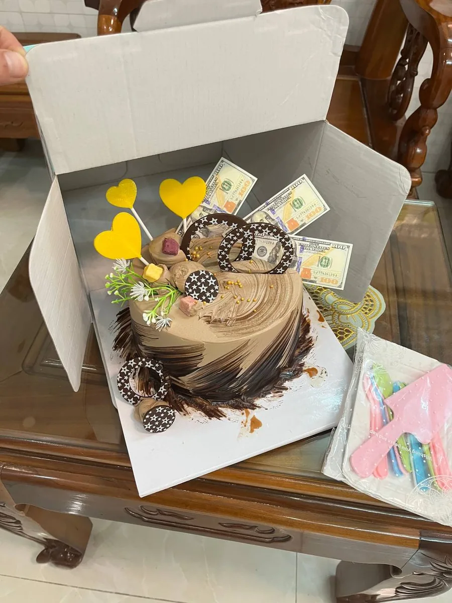 Chocolate money cake delivery Nha Trang