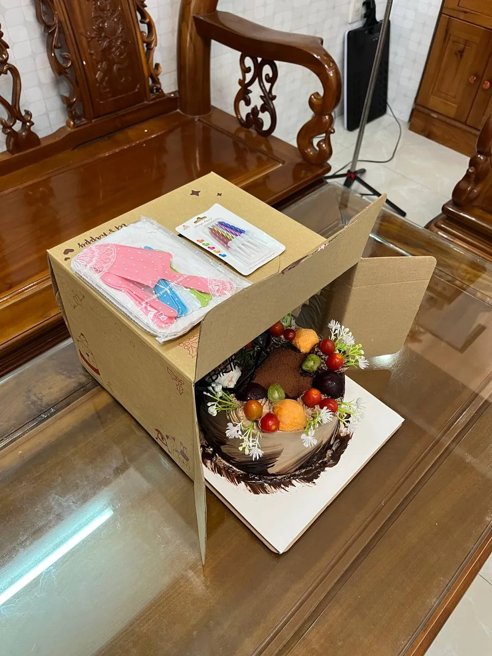 chocolate cake with fresh fruit Nha Trang delivery 5