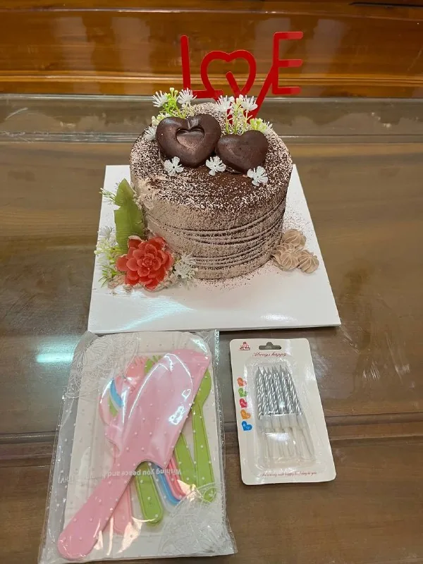 шоколадный торт с сердцами и красным топпером Love Нячанг доставка