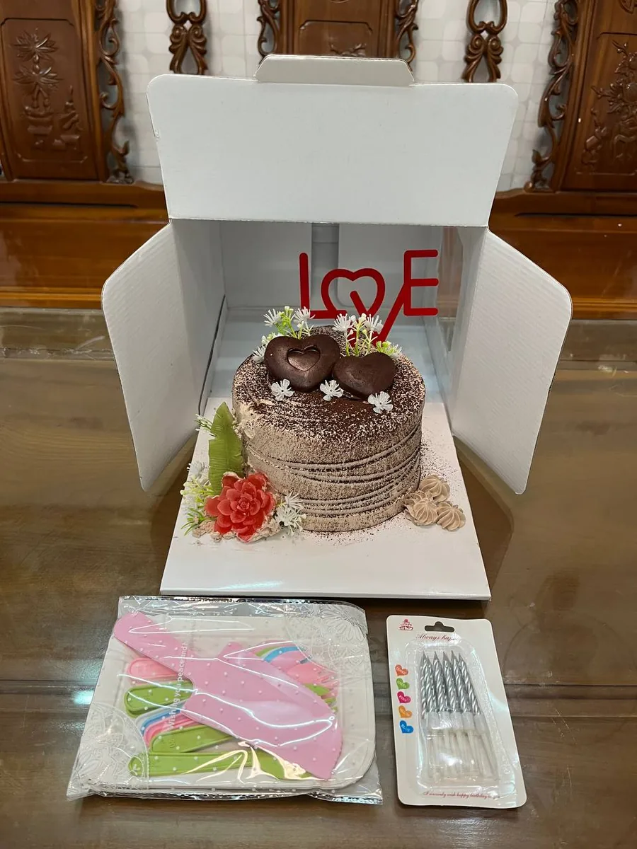 шоколадный торт с сердцами и красным топпером Love Нячанг доставка