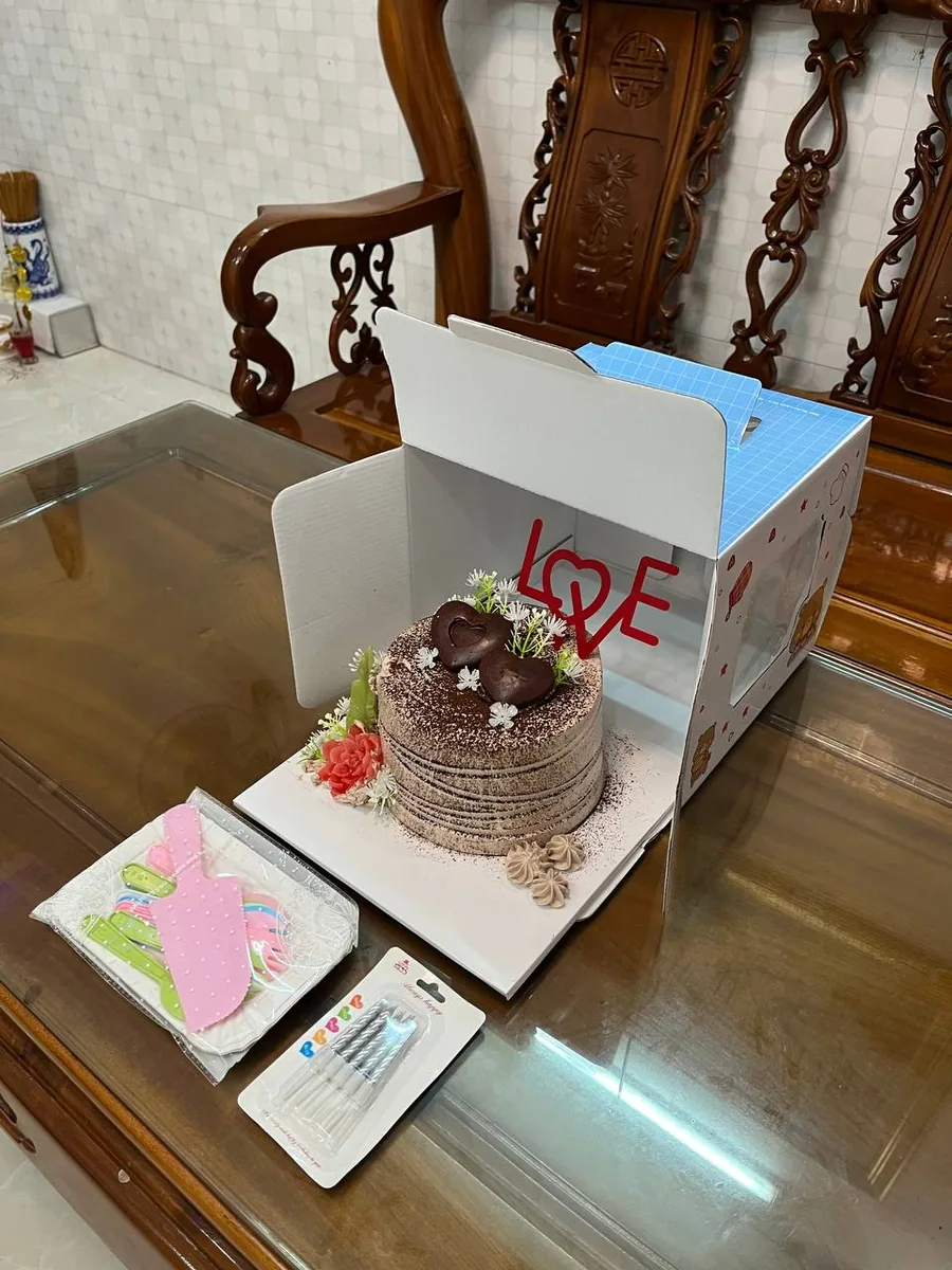 шоколадный торт с сердцами и красным топпером Love Нячанг доставка