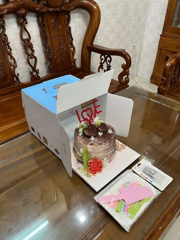 шоколадный торт с сердцами и красным топпером Love Нячанг доставка