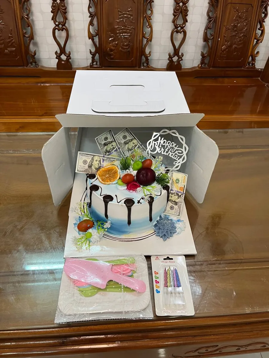яркий сборный букет и торт Happy Birthday Нячанг доставка